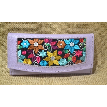 Portfel duży skórzany fioletowy z kwiatowym kolorowym haftem .